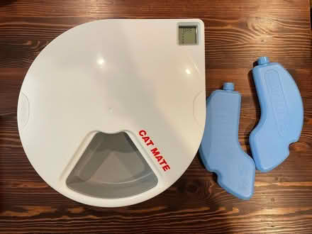 Photo of free Automatic Pet Feeder (20018, Langdon/Brentwood) #1