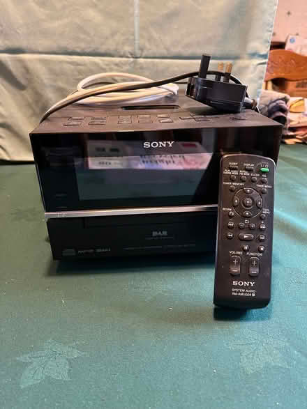 Photo of free Mini “hi-fi” and speakers (Upton CH49) #1