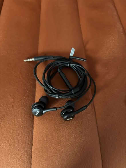 Photo of free Earphones (Belper DE56) #2