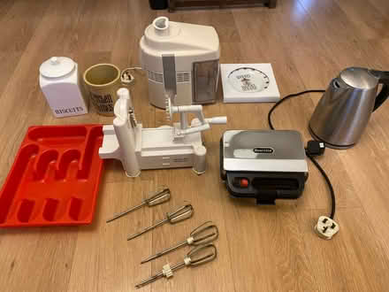 Photo of free Kitchen items (Carpenders park WD19) #1