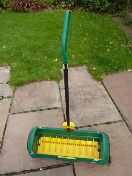 Photo of free Lawn fertiliser spreader (Townend FY5) #1