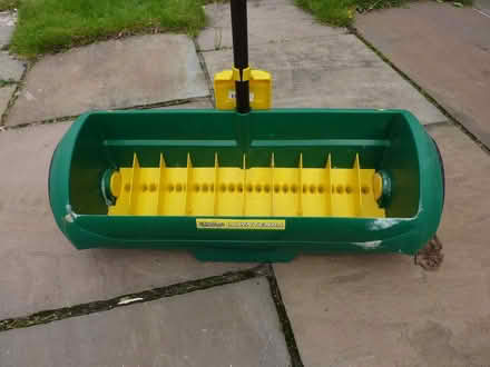 Photo of free Lawn fertiliser spreader (Townend FY5) #3