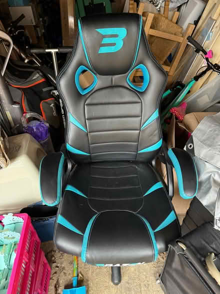 Photo of free Gaming chair (hydraulic doesn’t work) (Newport Pagnell MK16) #1