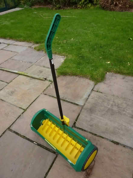 Photo of free Lawn fertiliser spreader (Townend FY5) #2