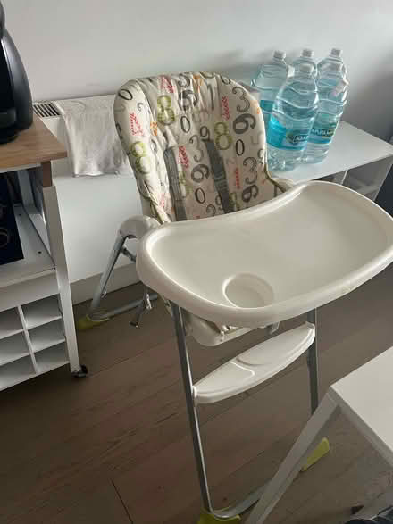 Photo of free Hight chair baby (Hounslow buss station) #1