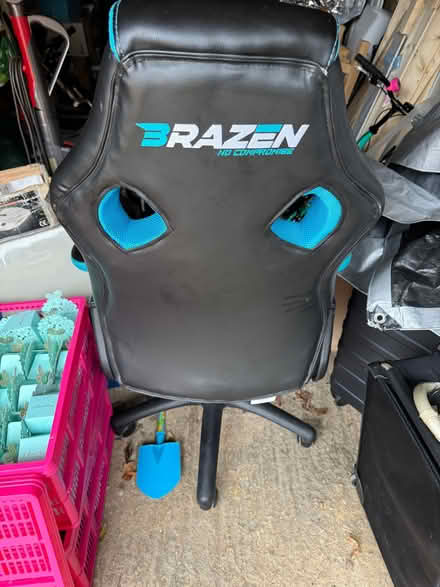 Photo of free Gaming chair (hydraulic doesn’t work) (Newport Pagnell MK16) #2