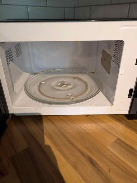 Photo of free Fully working Microwave (ME5) #2