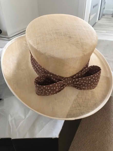 Photo of free Jaqueline vert hat (KT23 Great Bookham) #1