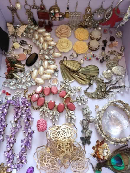 Photo of free Broken, odd costume jewellery (Redhill RH1) #2