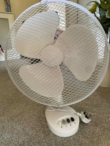 Photo of free White desk fan (New Malden) #1