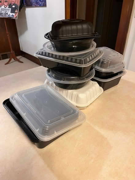 Photo of free Ten plastic containers with lids (SE AA) #1