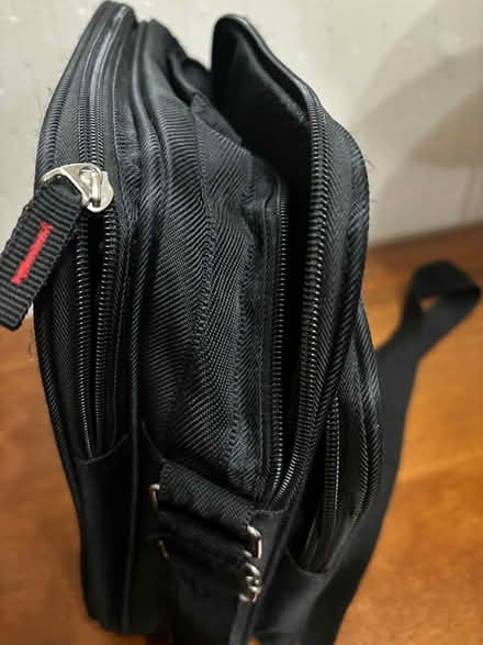 Photo of free Men’s messenger bag (Preston) #3