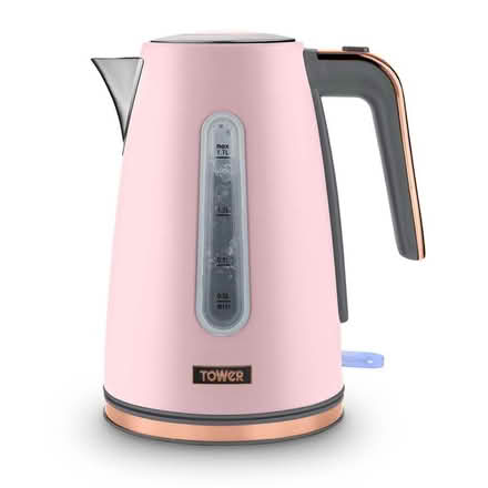Photo of free Pink tower kettle (SW16) #1
