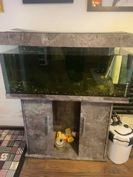 Photo of free Fish Tank And Unit (TN23) #1