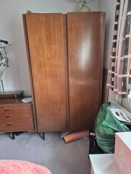 Photo of free 3 piece bedroom furniture (Bourne End SL8) #4