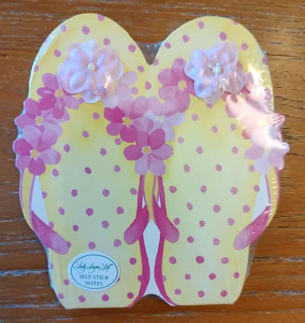 Photo of free Self-stick notes flip-flop shaped ((south) Central Park - Denver) #1