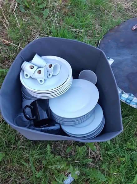 Photo of free crockery outside flats (CR7 Thornton Heath) #1