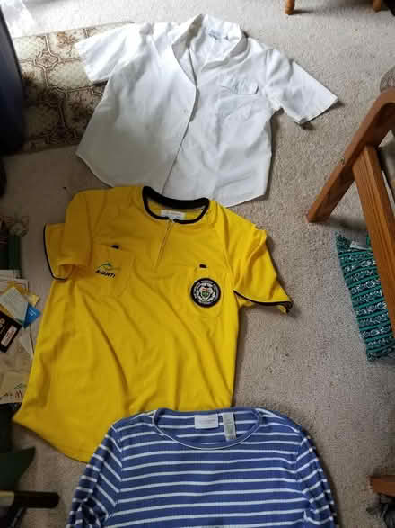 Photo of free Medium tops (Streetsville l5m1g7) #1