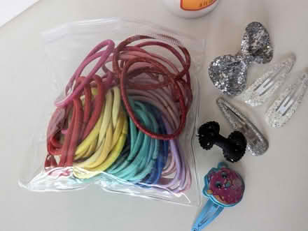 Photo of free Cantu hair mist + hair accessories (W4) #2