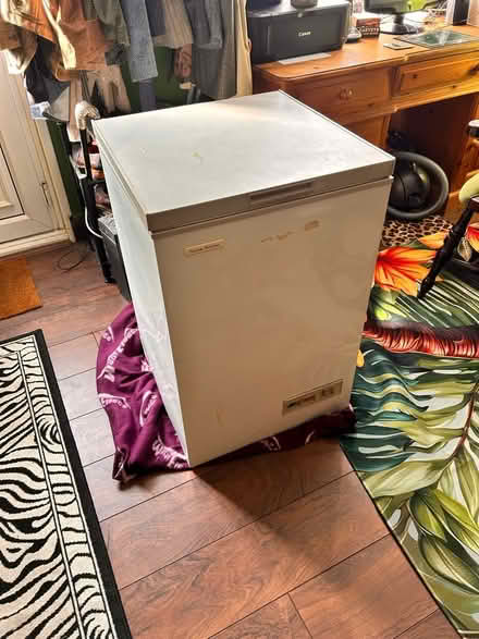 Photo of free Chest freezer (Me15 7uy) #1