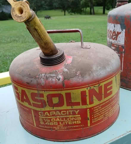 Photo of free vintage metal gas cans (Hurley (Hurley (loop road off of 209)) #2