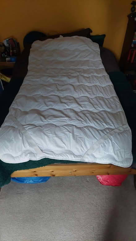 Photo of free Mattress topper. Single bed. (Low Fell NE9) #2