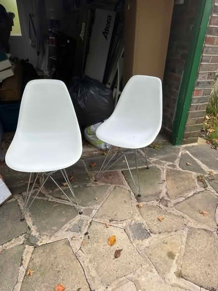Photo of free White chairs (CR0) #2