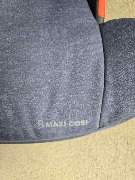 Photo of free Maxi cosi car seat group 2/3 (GU2 Guildford) #4