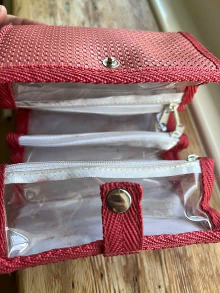 Photo of free Eye shadows / blush & a makeup bag (GU2) #3