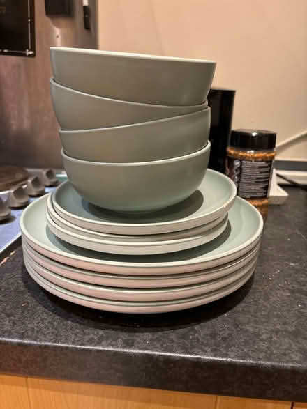 Photo of free set of plates (CH65) #1