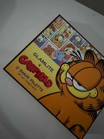 Photo of free Garfield glamlite eyeshadow palette (Markham and Lawrence) #1