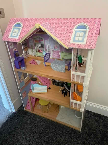 Photo of free Large dolls House (Bridge of Weir. PA11 3BB) #2