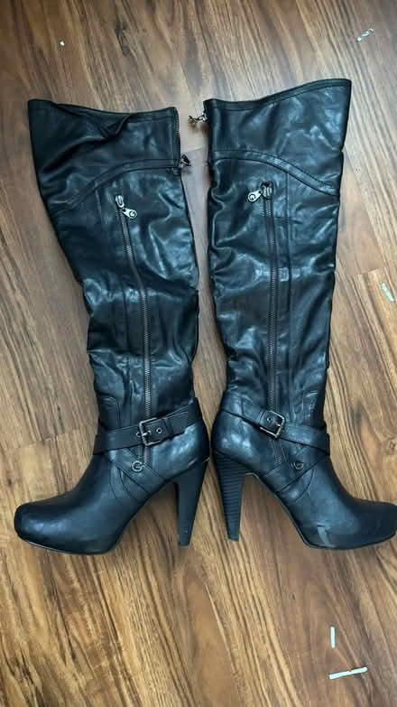 Photo of free Over the knee platform boots (Columbia) #1