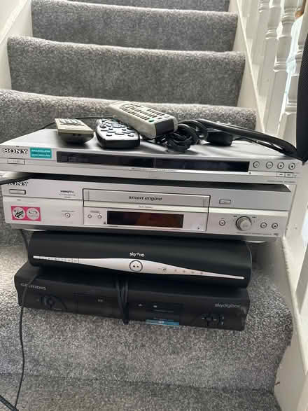 Photo of free DVD player, HIFI Stereo and Sky Box (Sl1) #1