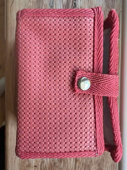 Photo of free Eye shadows / blush & a makeup bag (GU2) #2