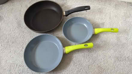 Photo of free 3x frying pans 🍳 (Houghton Regis LU5) #1