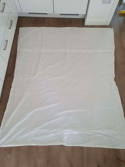 Photo of free White duvet cover (Burgess Park SE5) #1