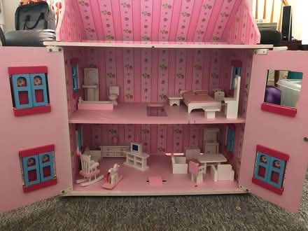 Photo of free Pink Doll House (RG4) #1