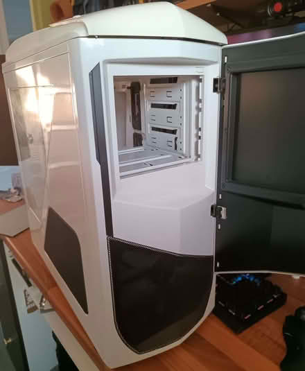 Photo of free NZXT Phantom 530 (PC Chassis - see description) (Altofts WF6) #2