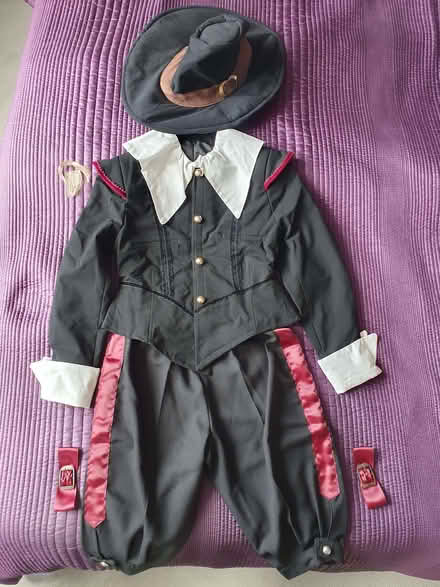 Photo of free Guy Fawkes costume for older child (Troy Town ME1) #1