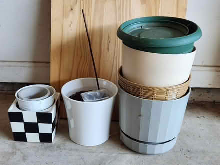 Photo of free Flower pots (Chantilly) #1