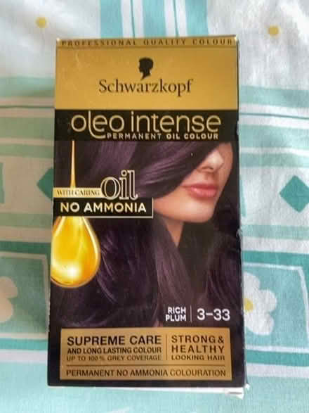 Photo of free Schwarzkopf Plum Rich hair colur (Shardlow DE72) #1