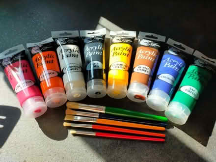 Photo of free Paint and brushes (Dawley TF4) #1