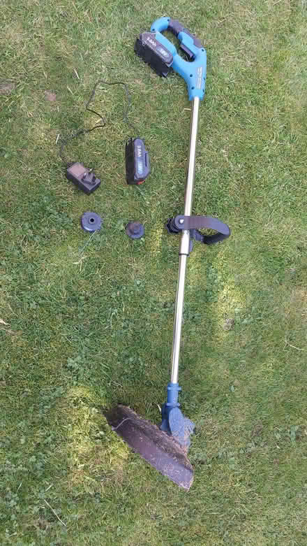 Photo of free Battery strimmer with 2 batteries and charger (Hornby LA2) #4