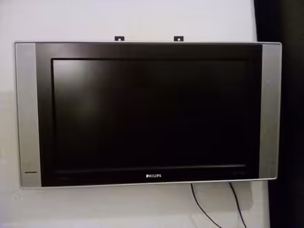 Photo of free Old 26" Philips tv & wall bracket (Shepherds Bush W12) #1