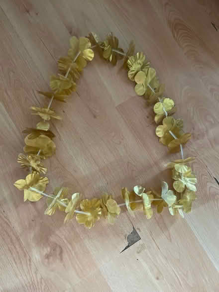 Photo of free Gold flower garland (Bordon) #1