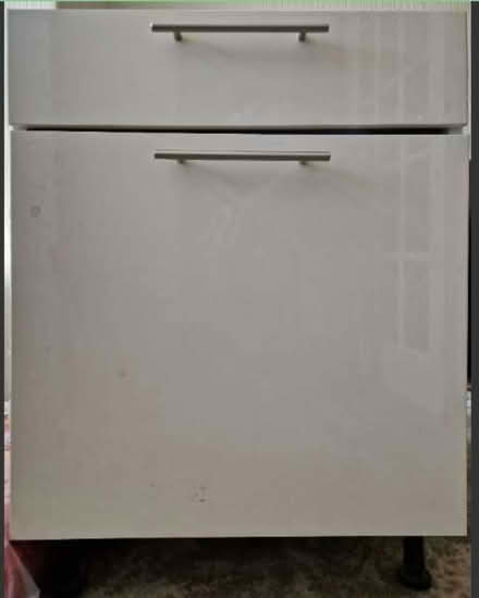 Photo of free 600mm B&Q Kitchen Cabinet (DA1) #1