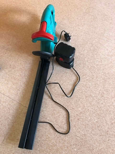 Photo of free Bosch hedge trimmer/battery/charger (Hanover BN2) #1
