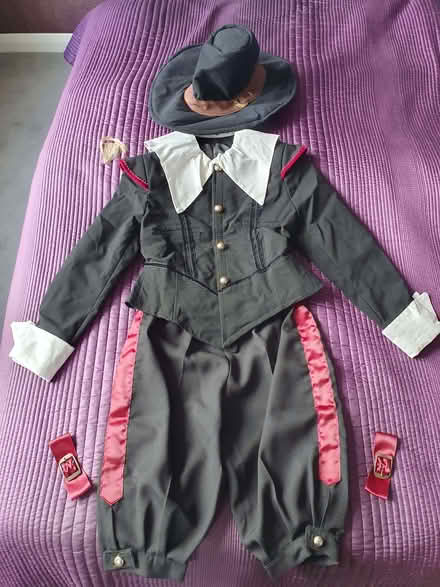 Photo of free Guy Fawkes costume for older child (Troy Town ME1) #4