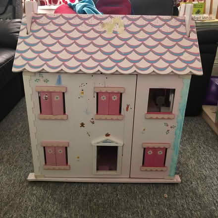 Photo of free Pink Doll House (RG4) #3
